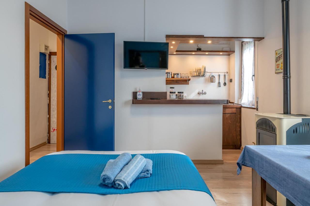 Bilocale Blue Relax Lägenhet Erba Exteriör bild