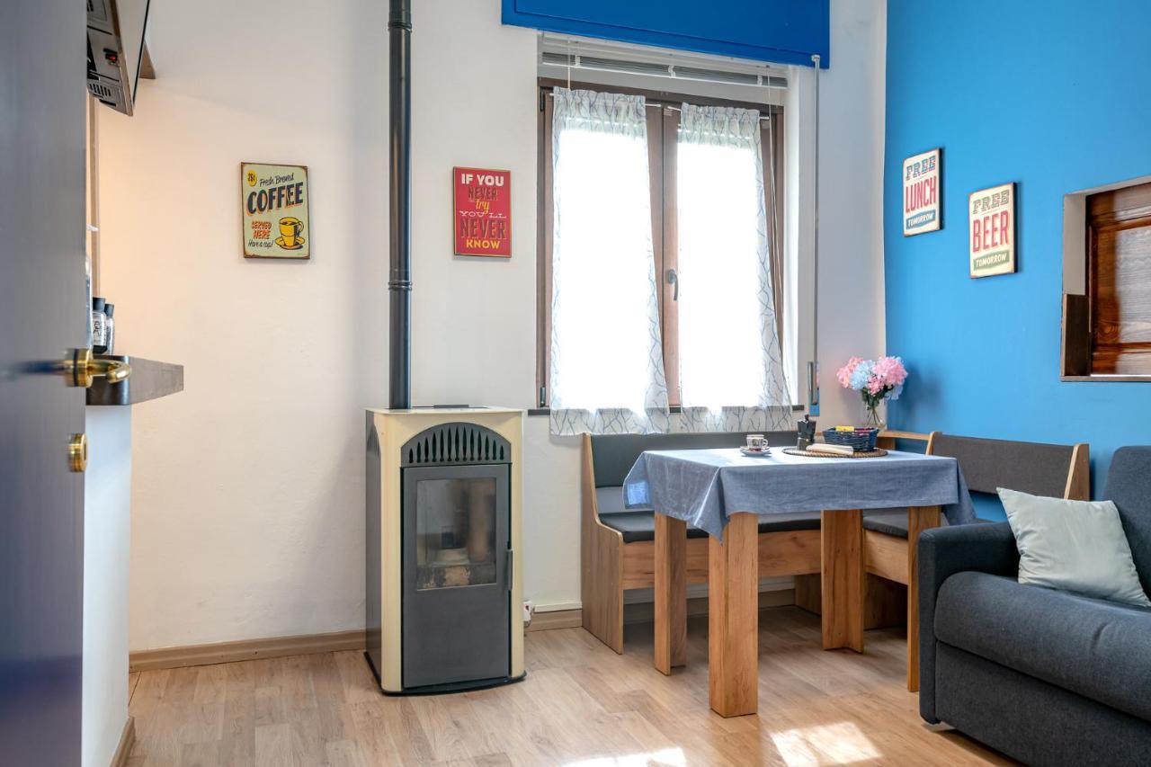 Bilocale Blue Relax Lägenhet Erba Exteriör bild