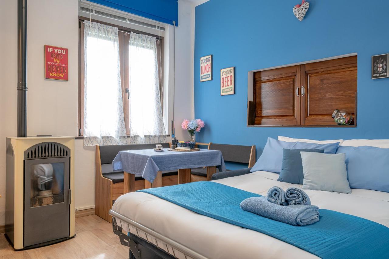 Bilocale Blue Relax Lägenhet Erba Exteriör bild