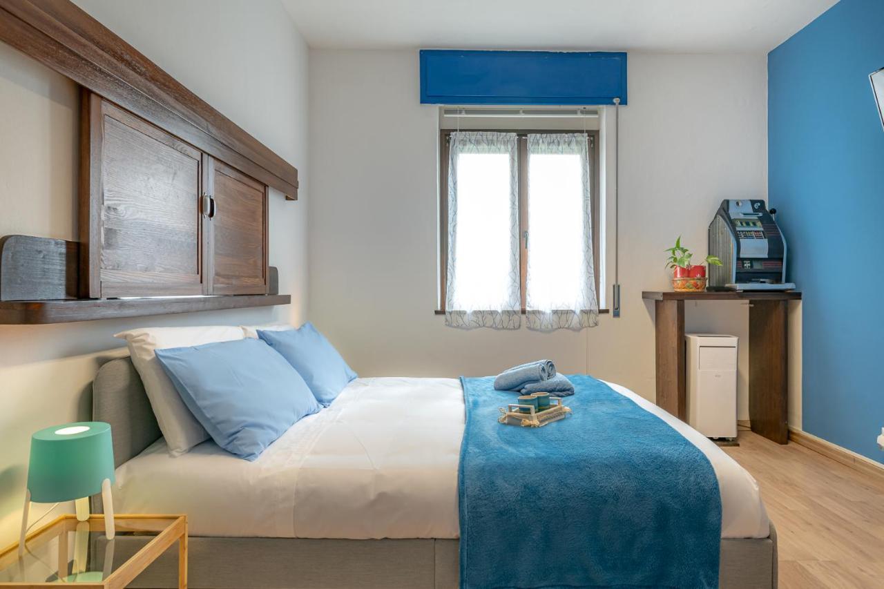 Bilocale Blue Relax Lägenhet Erba Exteriör bild